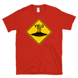 YIELD TO UFO - flying saucer alien funny warning sign parody T-Shirt
