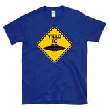YIELD TO UFO - flying saucer alien funny warning sign parody T-Shirt